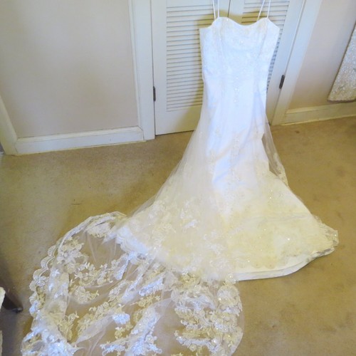 Wedding Gown Sz 12 Beaded applique scallop lace Bride Dress w Fingertip Mantilla - Picture 10 of 14