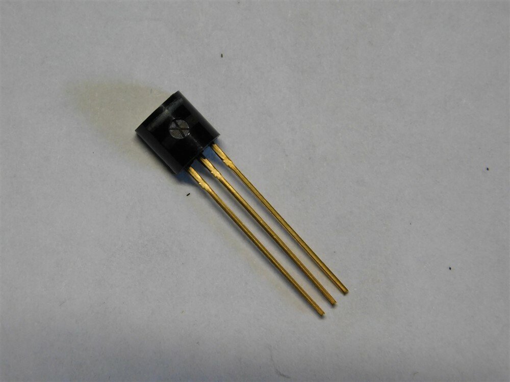 2 Transistors NPN Motorola 2N3725 - Vce 50V / Ic 0,5A - Boîtier TO-39 - Neufs