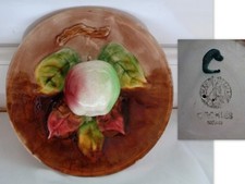 ANCIENNE ASSIETTE TROMPE L'OEIL POMME EN BARBOTINE ORCHIES