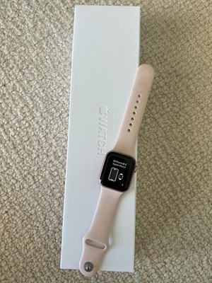 Apple Watch SE 40mm Gold Aluminum Case with Pink Sand Sport Band - Regular (GPS)