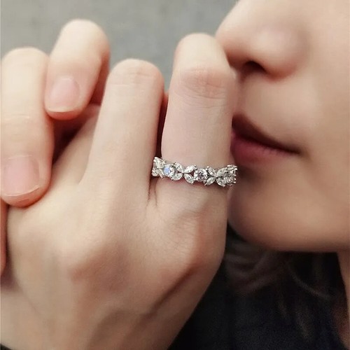 Full Eternity 2.20 CT Silver Moissanite Round & Marquise Cut Women Wedding Ring - 第 1/6 張圖片