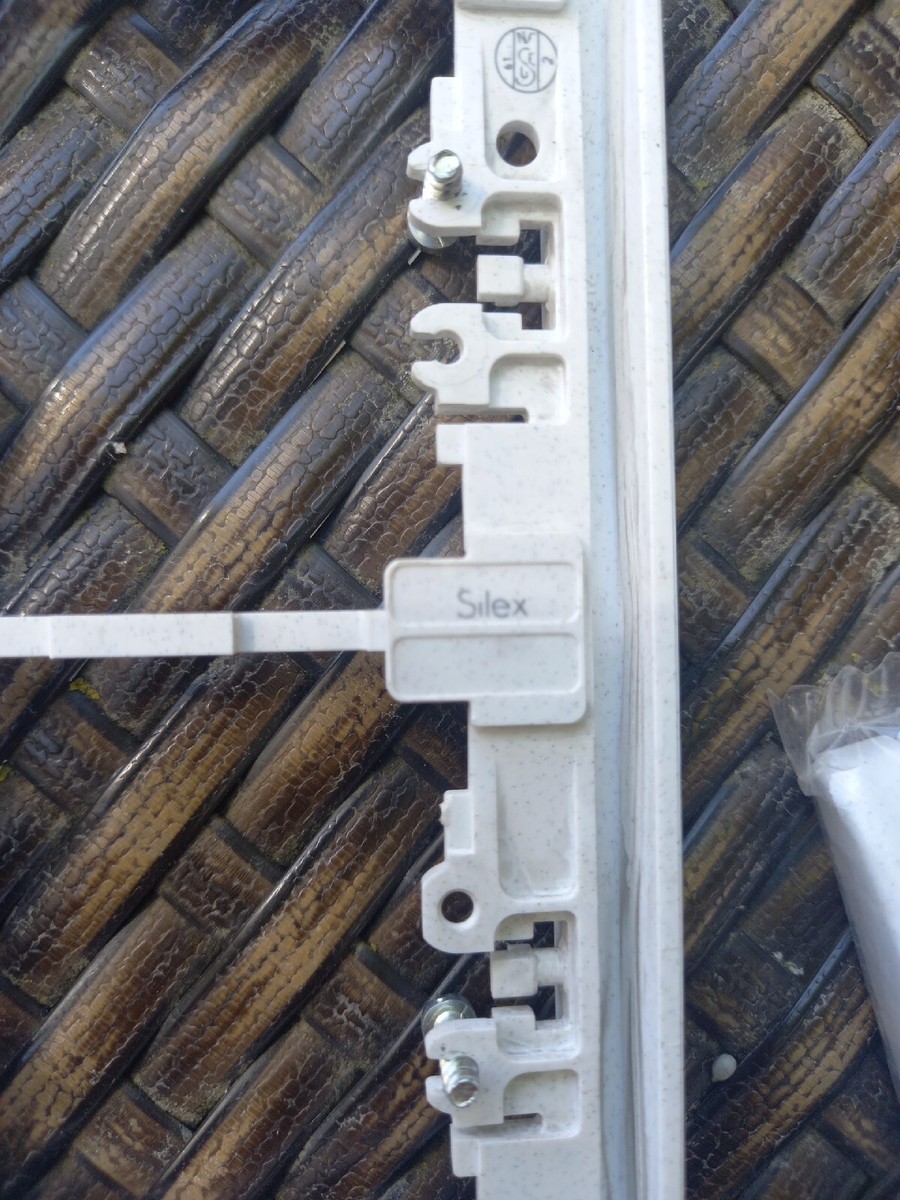 LEGRAND SAGANE Plaque double vertical 85041 + plaque Silex Teracota 85040