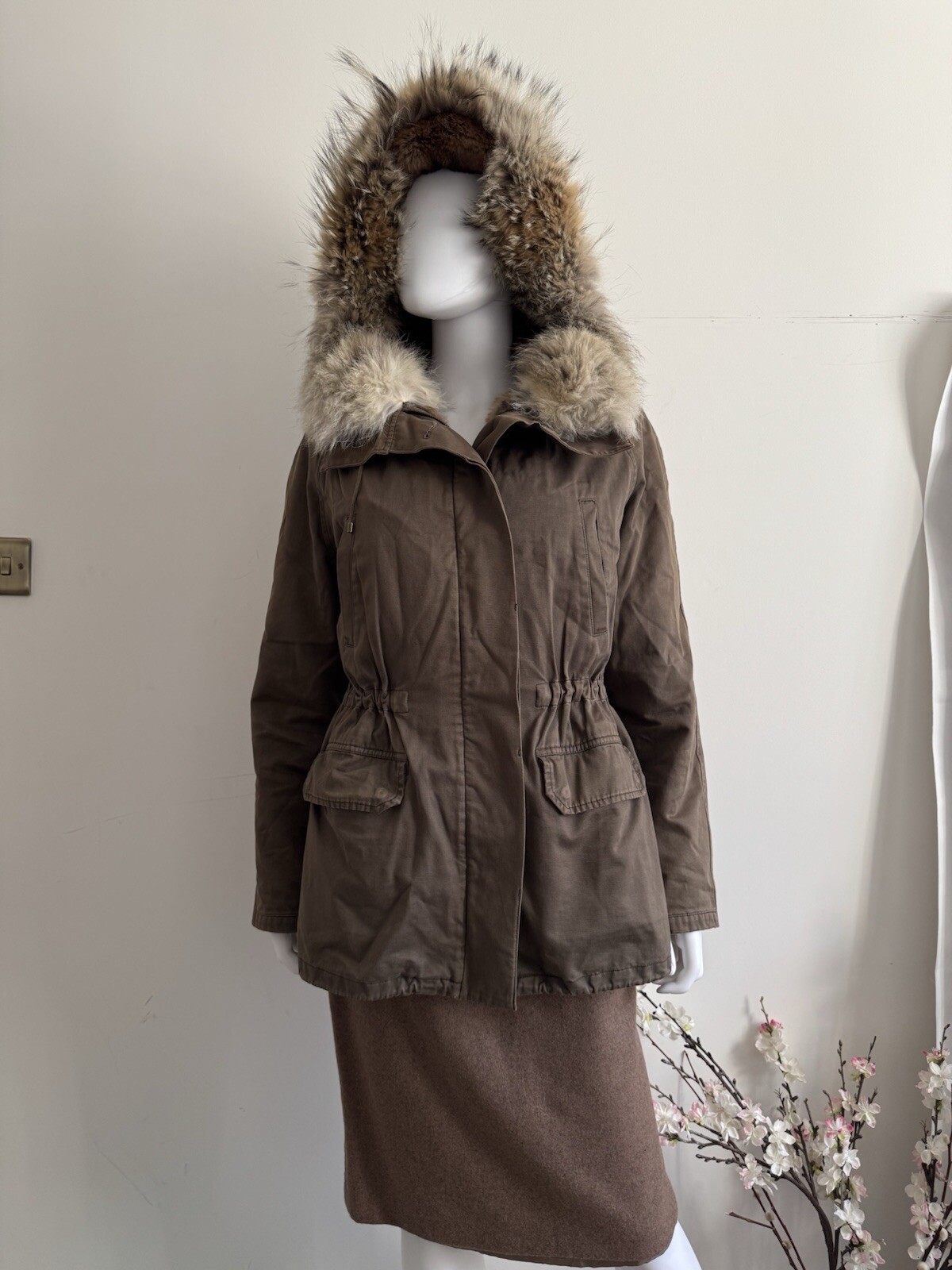 £ 1900 Yves Salomon Parka Cappotto Giacca Pelliccia di Coniglio e Pelliccia di Coyote Bordato con Cappuccio XS