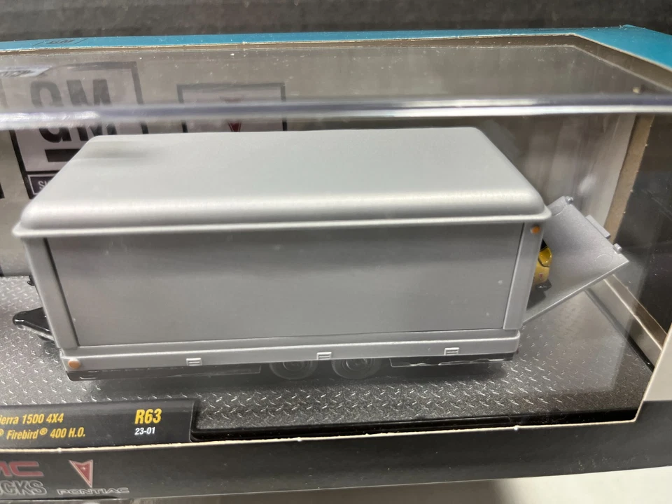 1/64 M2 HAULERS 1998 GMC SIERRA 1500 4X4 & 1968 PONTIAC FIREBIRD 400 & TRAILER - Image 3 of 4