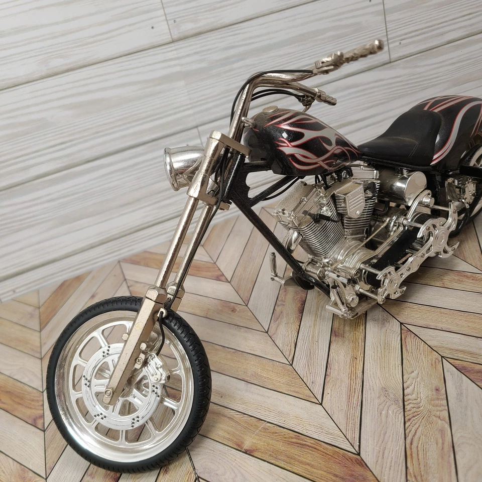 Motocicleta fundida a presión Orange County Choppers modelo OCC sin caja plateada y roja 1:10 Foto 4 de 4