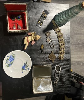 Vintage Junk Drawer Lot 0426(1)