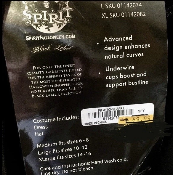 Fantasia Spirit Halloween Black Label sexy modeladora de bruxa com meias de rede de pesca grande - Imagem 3 de 4