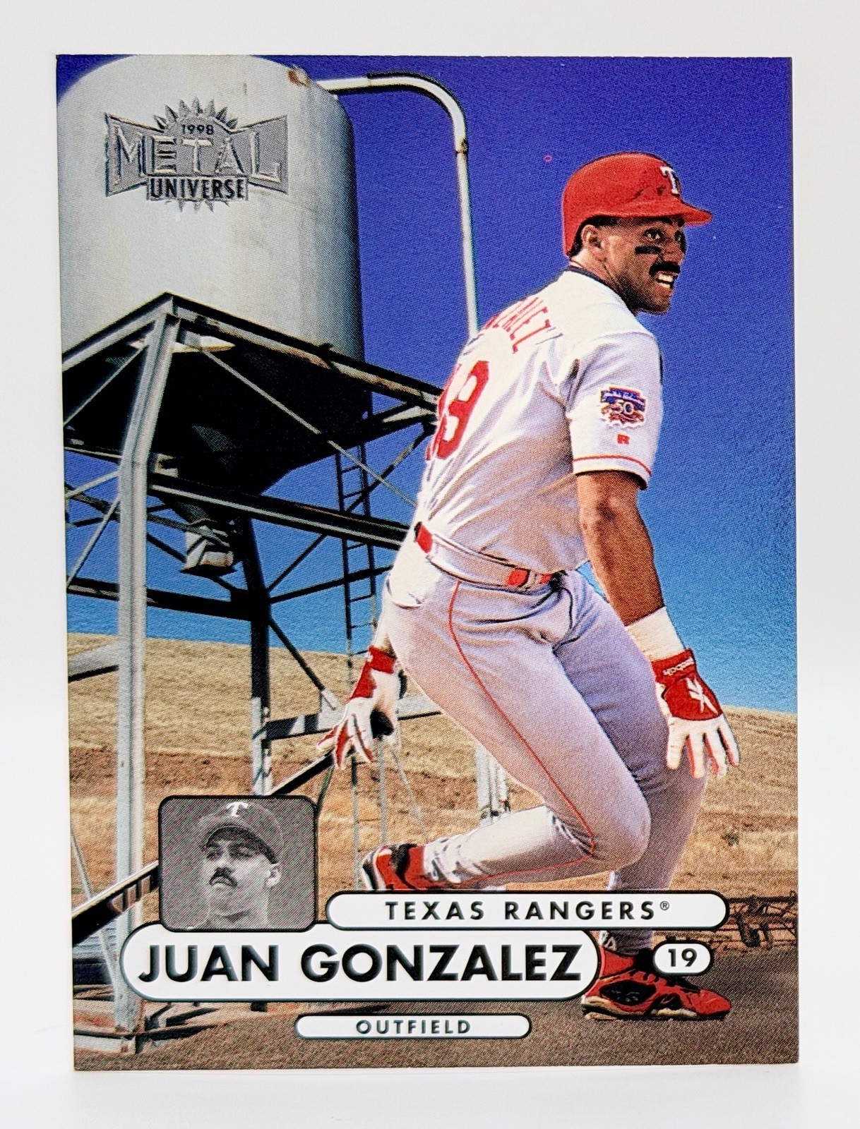 1998 Skybox Metal Universe #32 Juan Gonzalez Texas Rangers