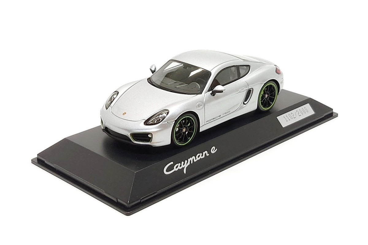 Spark 1:43 Porsche Cayman e (981) in Rhodium Silver Metallic