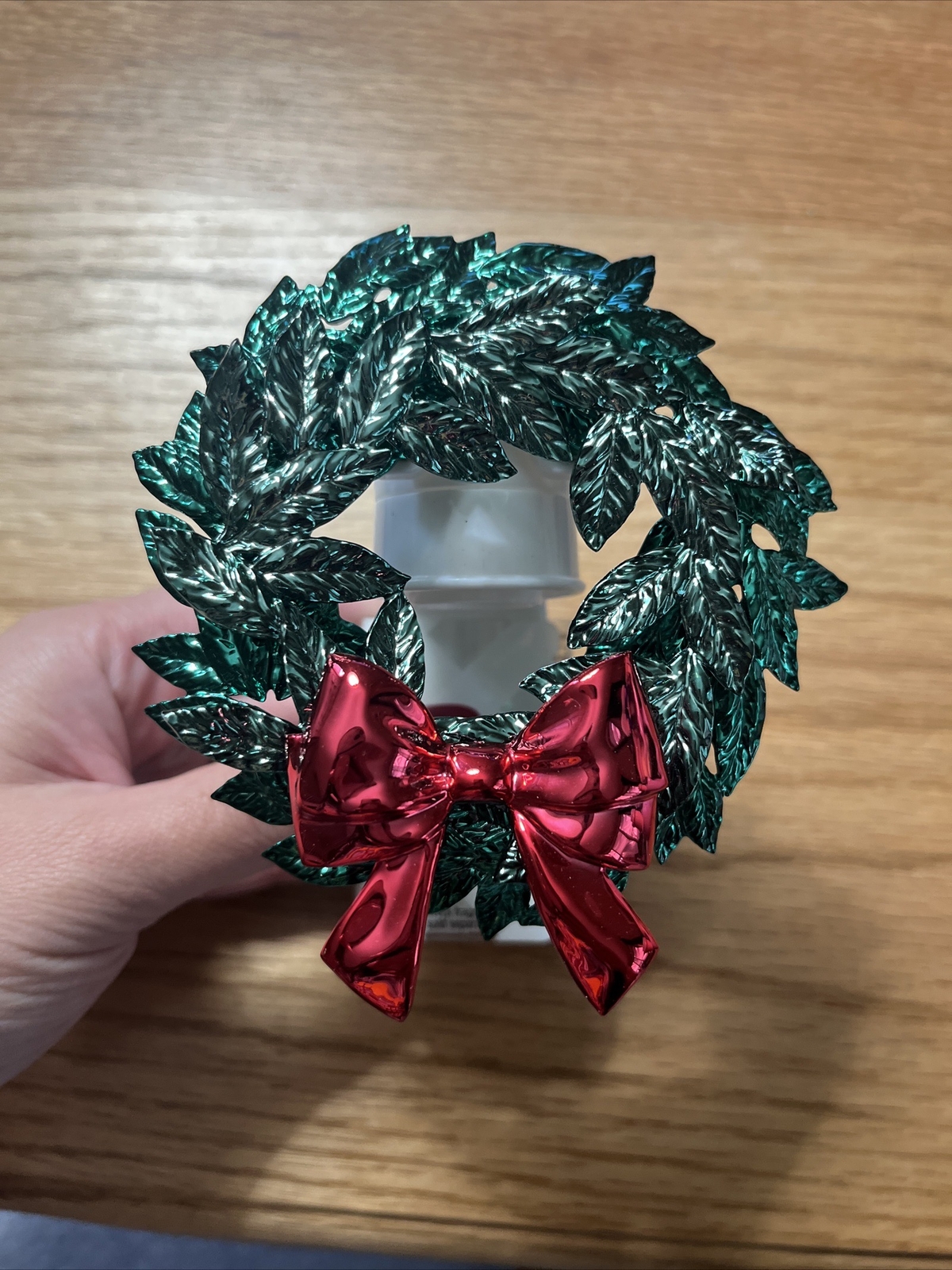 Bath & Body Works Wallflower Diffuser Plug Christmas Wreath Green Metallic NWT-image