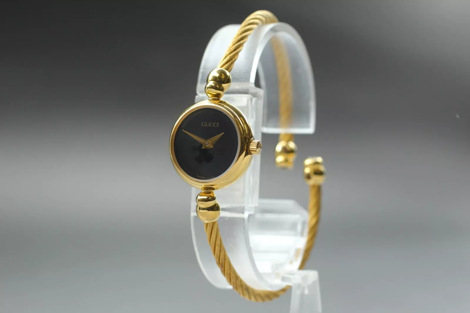 *Presque comme neuve* montre femme vintage GUCCI 2700.2.L cadran noir bracelet quartz