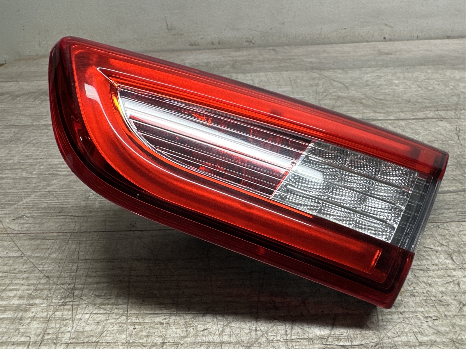 06700046630 I 2014 - 20 MASERATI GHIBLI PASSENGER RIGHT REAR INNER TAILLIGHT OEM