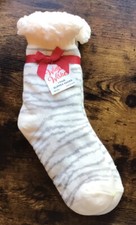 New Winter Wishes Slipper Socks One Pair One Size Non Slip Faux Fur Super Cozy 