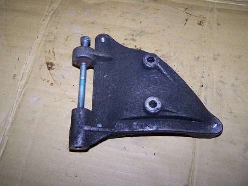 Audi A6 4B 2,5TDI AKN 110KW 150PS Halter für Klimakompressor 059260885E