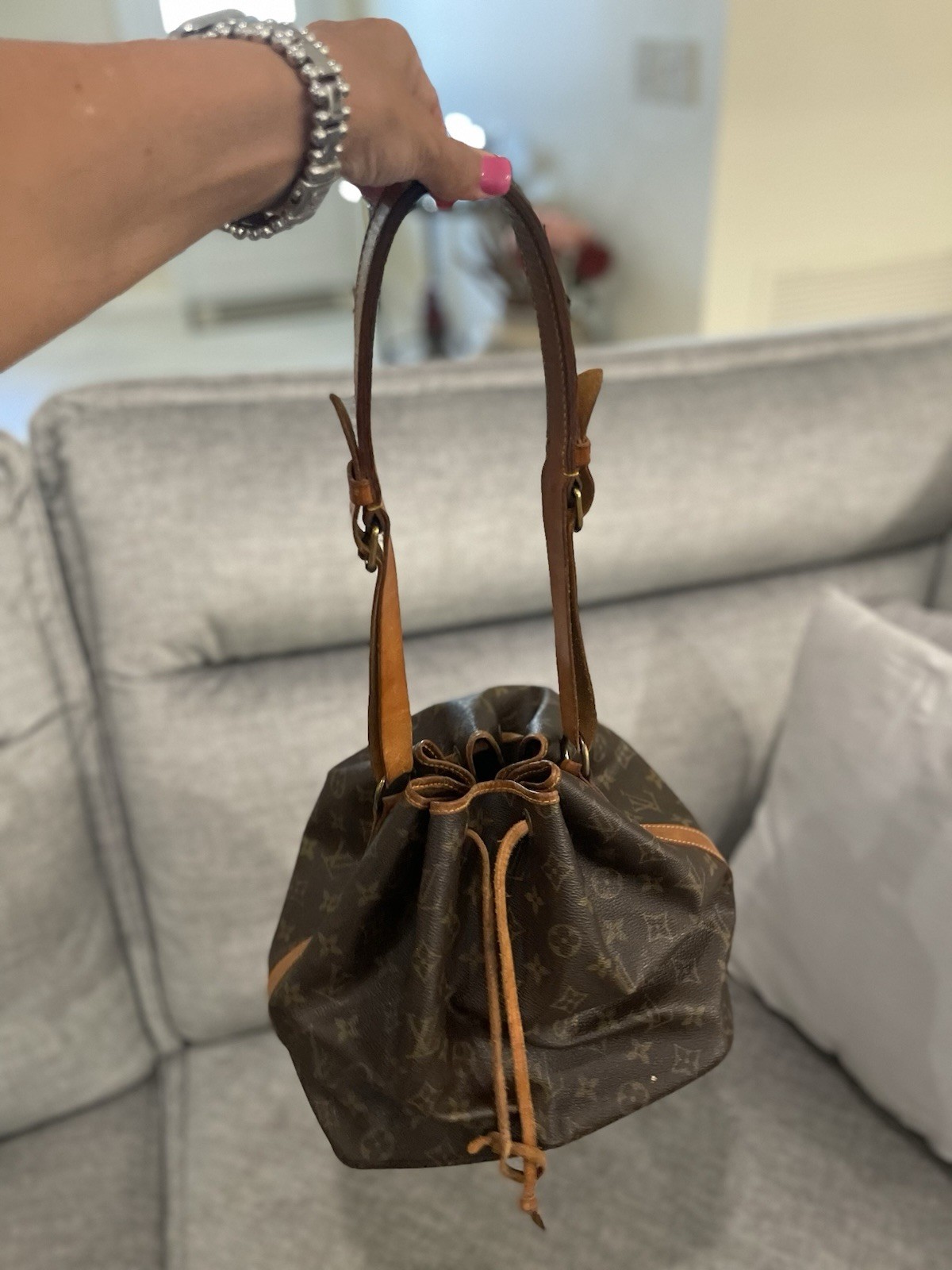 Authentic Louis Vuitton Post String, Some Stainin… - image 1