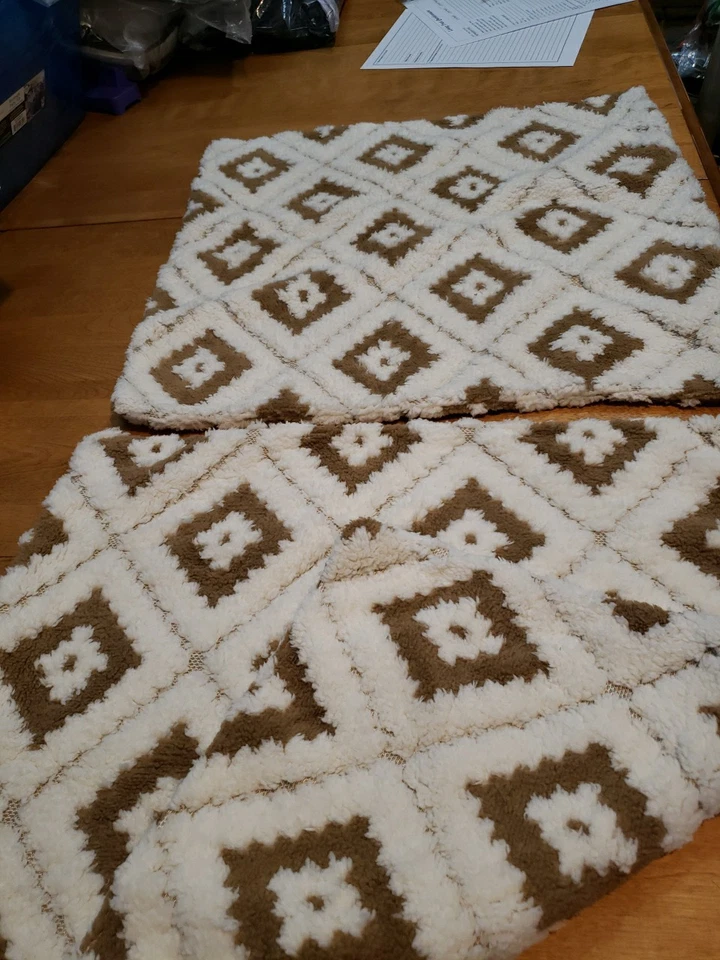 2 Fundas de Almohada 20x20 Patrón Romboide Marrón Crema Felpa Cierre con Cremallera  Foto 4 de 4