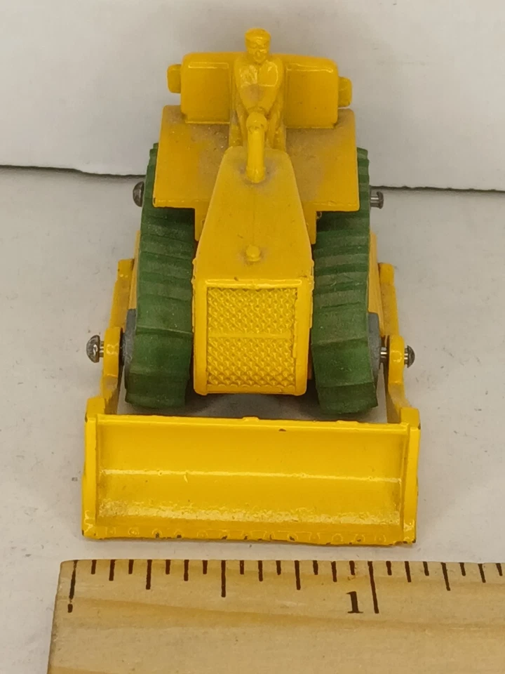 Vintage Lesney Matchbox CAT No.18 Plow Tractor Yellow Grey Wheels Green Treads - Image 3 of 4