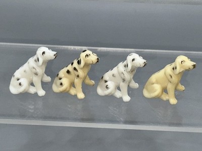 Altfiguren Tiere Hunde 4  verschiedene Varianten sitzender Dalmatiner