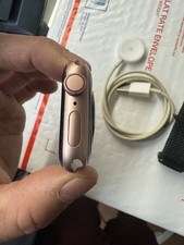 Apple Watch SE 1st Gen 40mm Gold Aluminum GPS  Cellular Generic Band