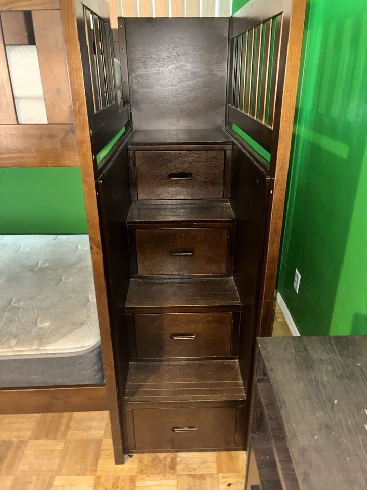 Beliche triplo de madeira com escadas de armazenamento e rodízio removível - Imagem 3 de 3