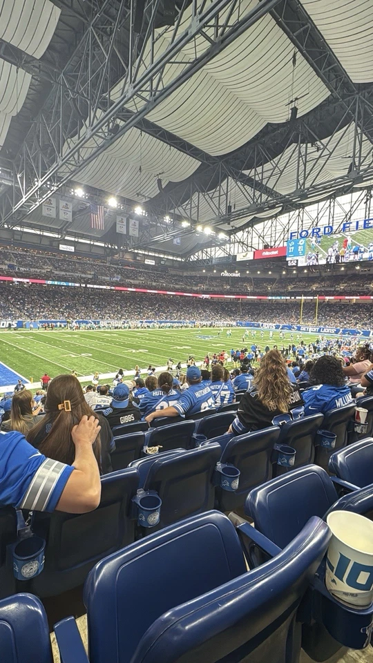 Detroit Lions vs Green Bay Packers 4 entradas Día de Acción de Gracias fila 19 Foto 2 de 4
