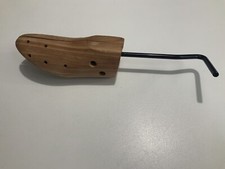 VINTAGE WOMENS WOODEN SHOE STRETCHER UP TO SIZE 11