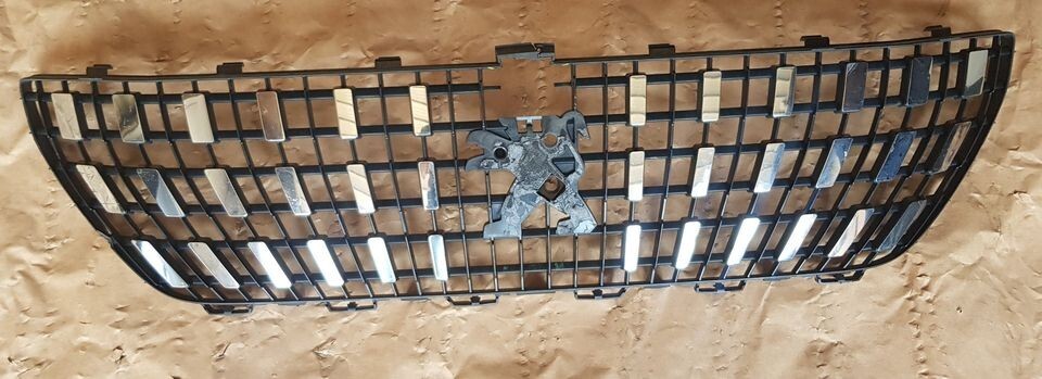 Peugeot 3008 Genuine Front Bumper Main Grill 2016 AA37794254 for  