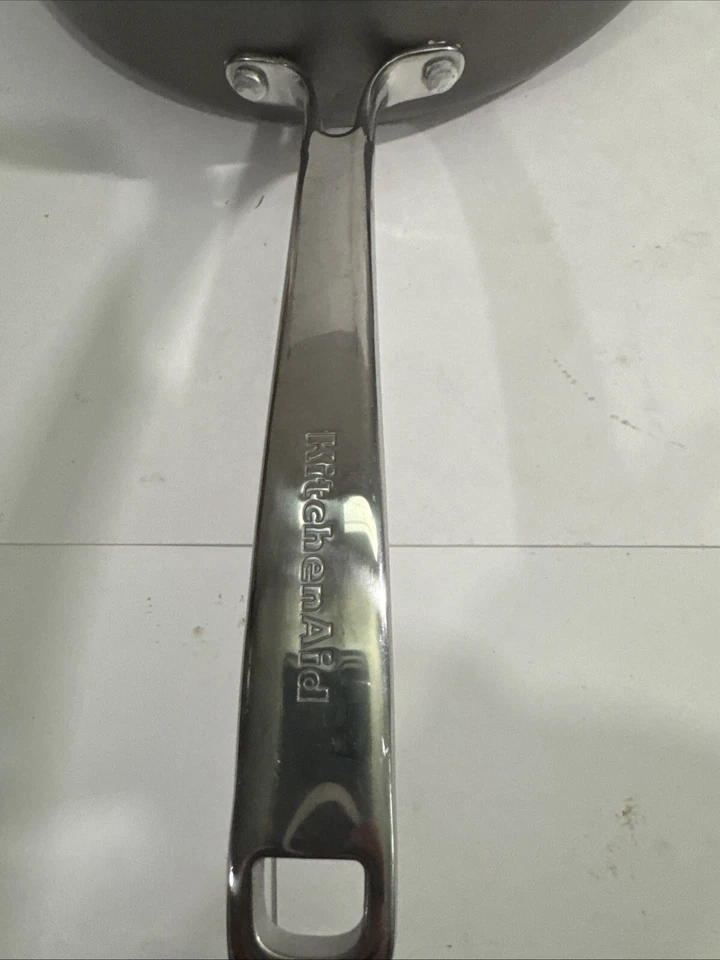 Par de sartenes para salsa KitchenAid de 10 pulgadas y 8 pulgadas Foto 3 de 4