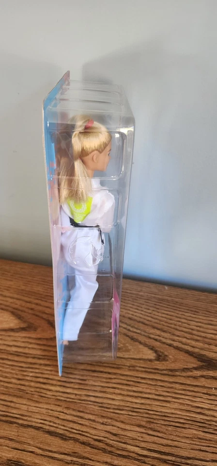 Muñeca Barbie Karate 2020 Juegos Olímpicos de Tokio GJL74 Foto 3 de 4