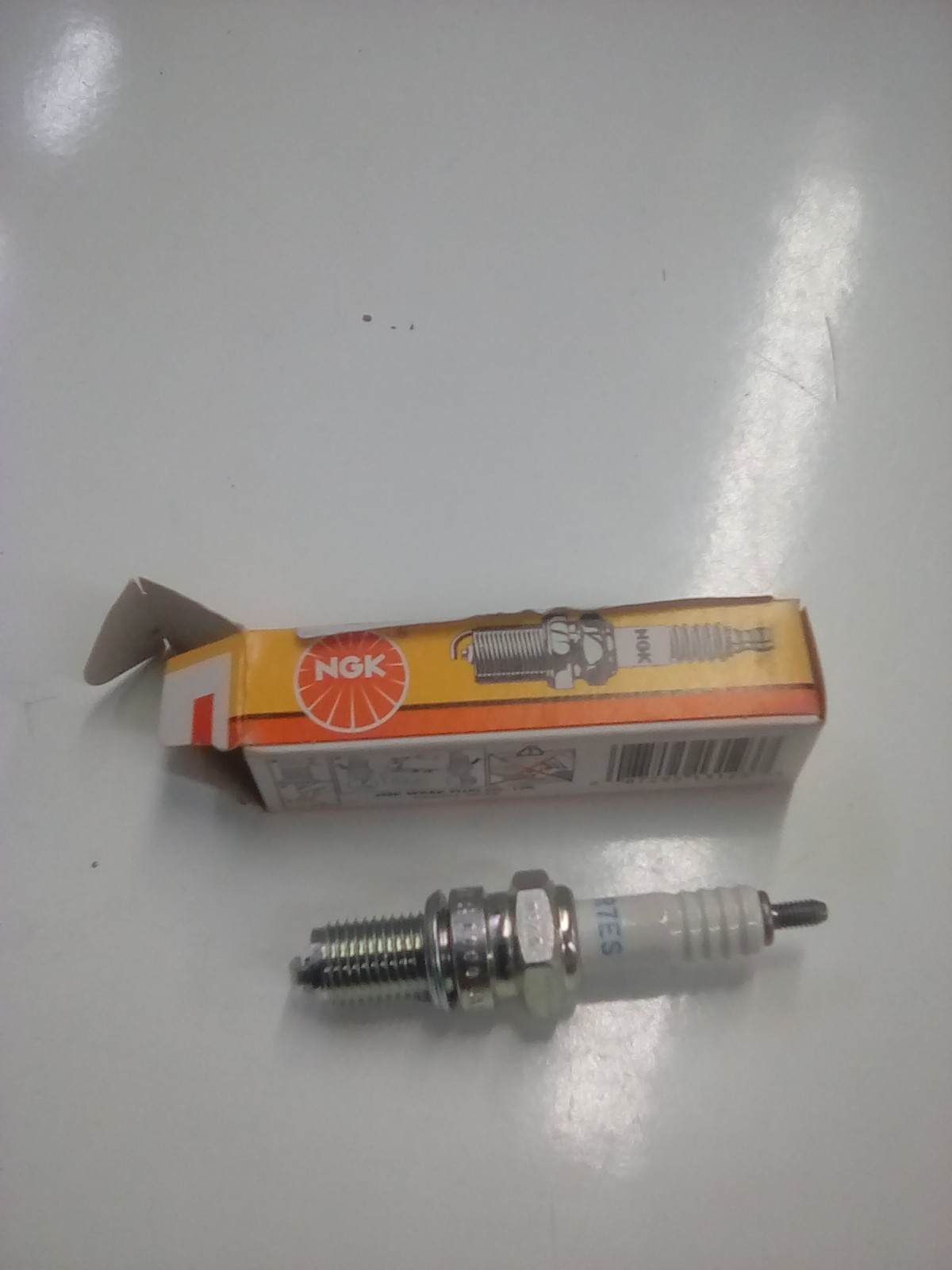 NGK DR7ES Spark Plug 3123 NGK DR7ES spark plug for motorcycles