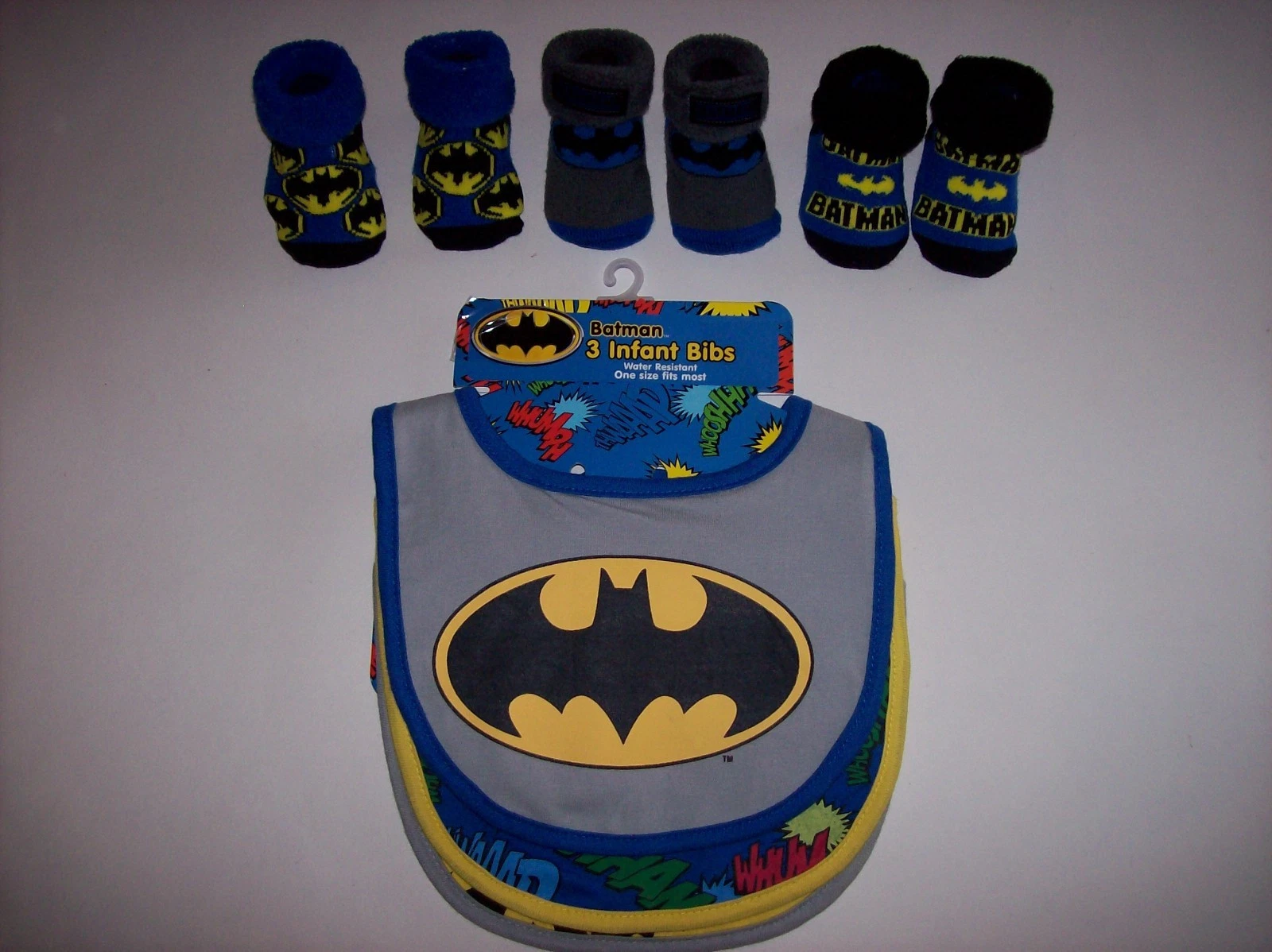 Batman Bib Booties Sock Set Baby Boys Girls 0-12 Mos OSFM Assorted DC Comics NWT