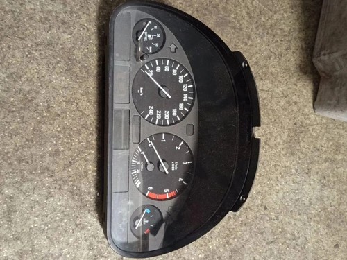 BMW 5 Touring E39 Kombiinstrument 110008735091 62116903800 3.00 Diesel 33962598