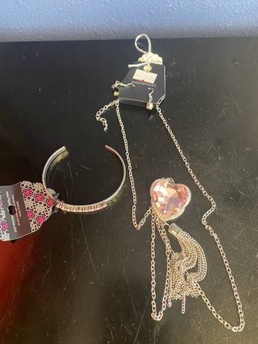 Beautiful Silver Colored Chain with Gold Heart & Tassels W/Earrings & Bracelet - Picture 5 of 5