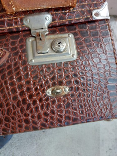 Vintage antique Suitcase Leather crocodile style crock pattern - Picture 18 of 19
