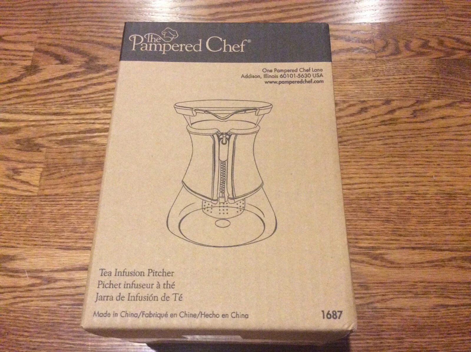 Pampered Chef Tea Water Infusion Pitcher w / Yellow Neoprene Sleeve New in Box