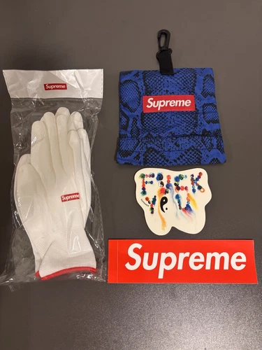 Gants caoutchoutés boîte rouge suprême + pochette serpent bleu nylon + 2 autocollants collector
