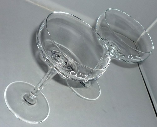 2 STUNNING HOTEL CHOCOLAT GLASS CHAMPAGNE COUPE COCKTAIL MARTINI WINE GLASSES - 第 6/6 張圖片