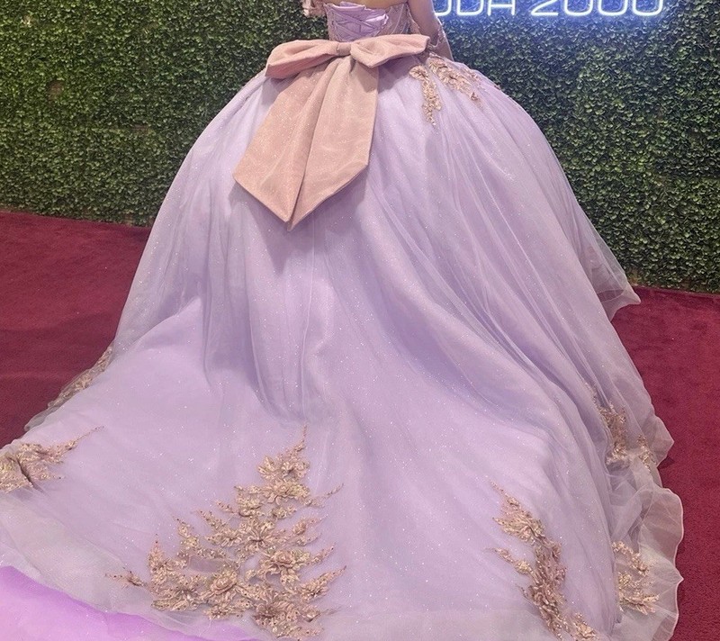 MODA 2000 Lavender Quinceañera Ball Gown Pink Bow Gold Embroidery