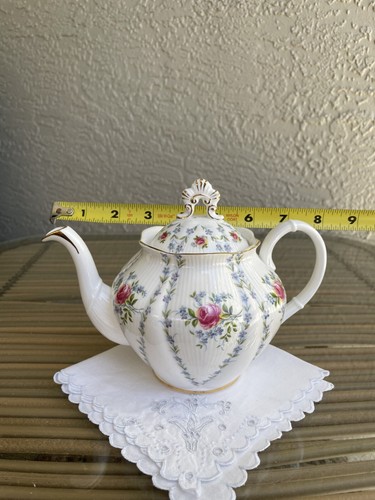 Royal Albert MINUET Teapot Small 2.5 Cups Bone China England - Picture 10 of 17