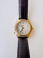 Vintage Timex Indiglo ladies quartz watch 27mm case, running, glass has scratche