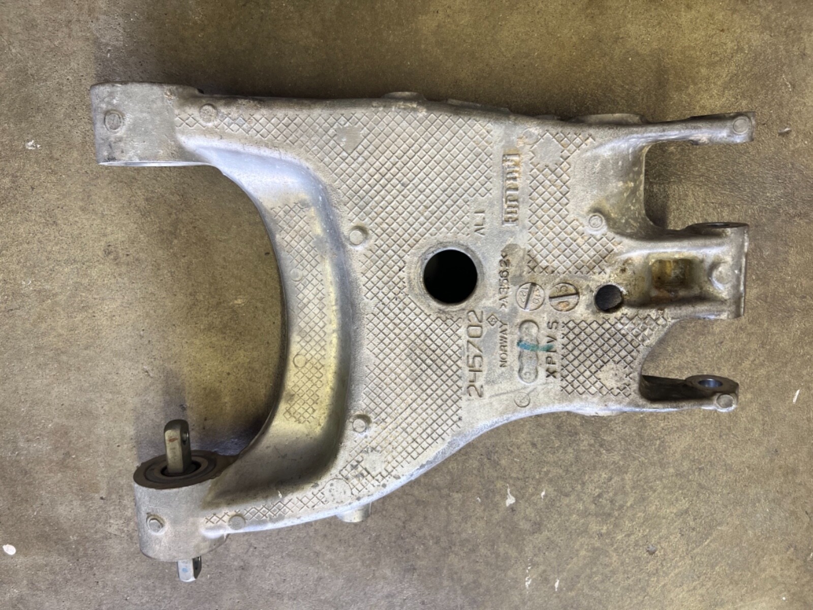 Ferrari Cali t California 458 LH lower rear control arm 810450 810463 FF F12