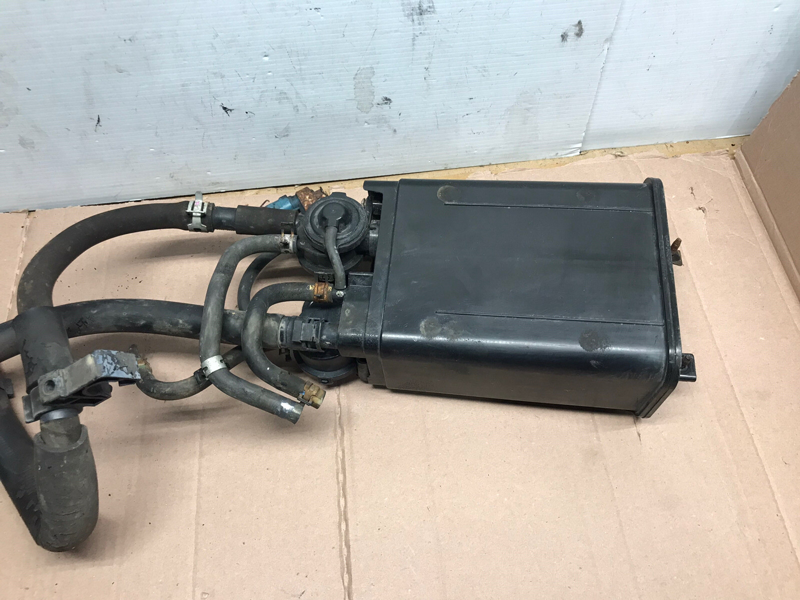 20012003 Toyota RAV4 RAV4 Fuel Vapor Charcoal Can Canister With Hose