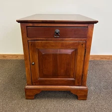 Lexington Bob Timberlake Solid Cherry Island Lamp Table / End Table (With Door)