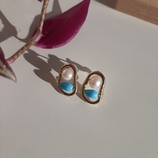 boucles d'oreilles clous perles de culture turquois en acier plaqué or fait main
