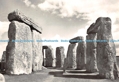 D060055 Wiltshire. Stonehenge. Interior of Circle Looking North. Ministry of Pub