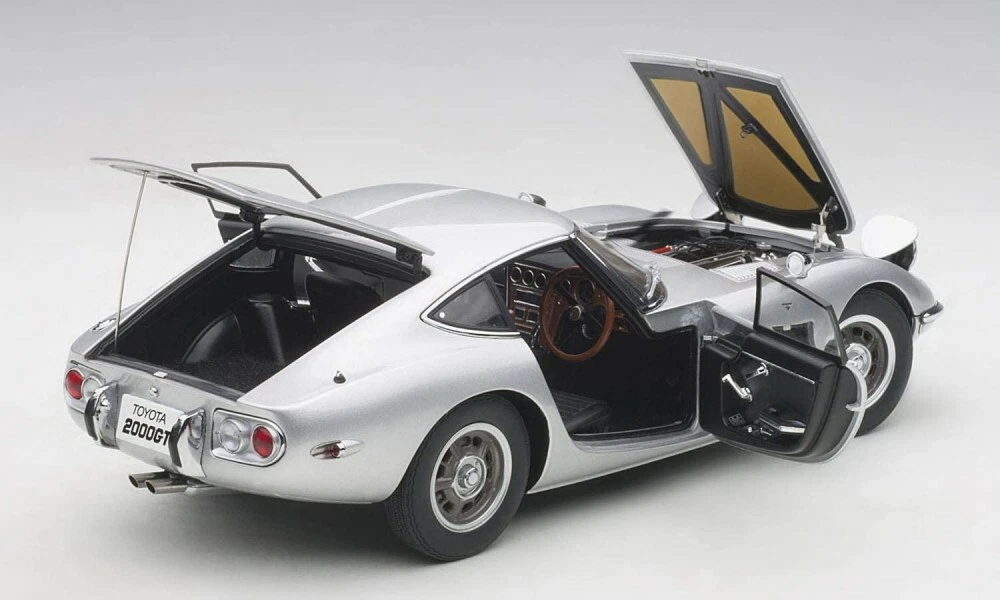 AUTOart 1/18 Toyota 2000GT Silver Coupe 1965 Composite die-cast