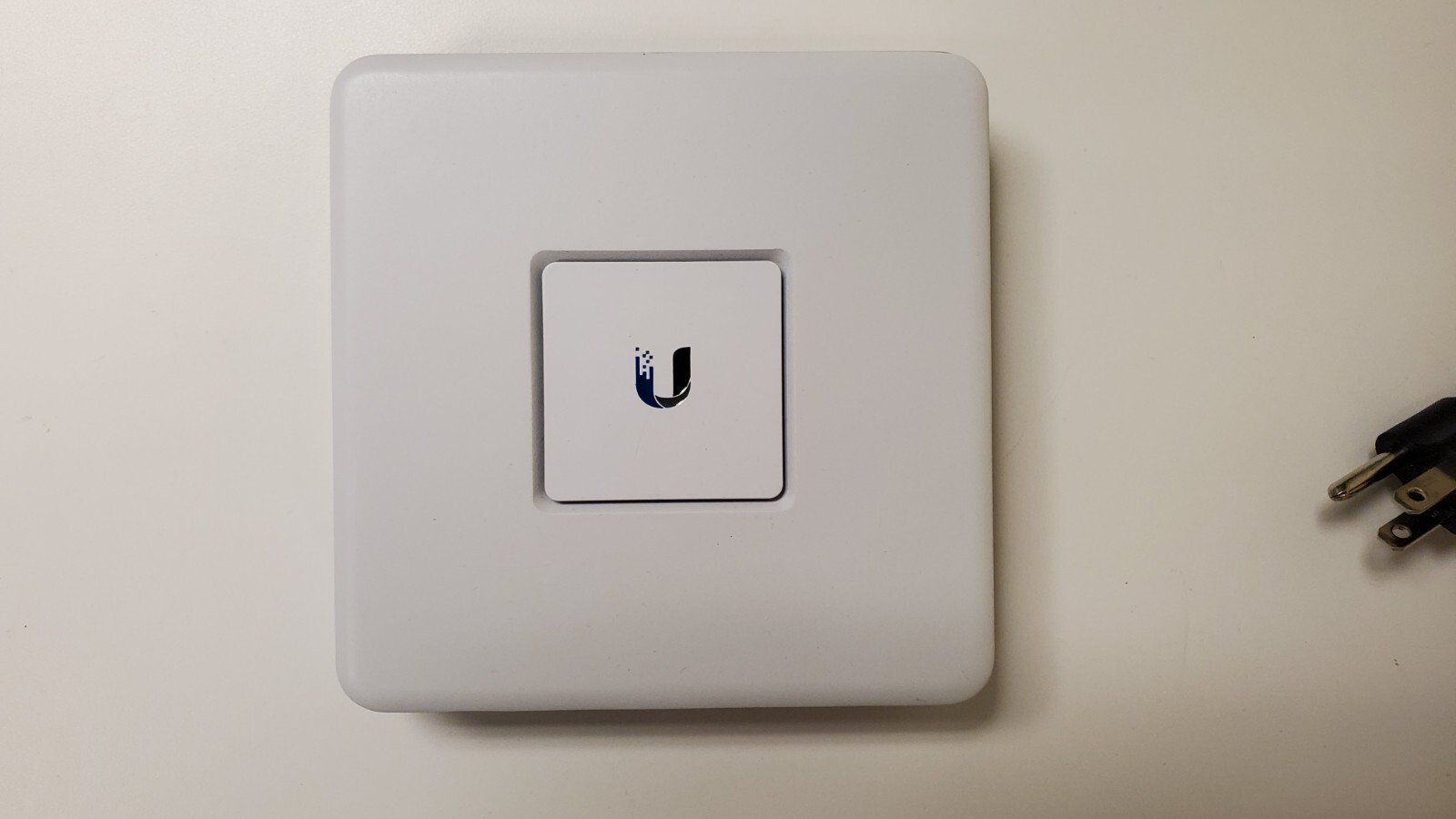 Ubiquiti Networks USG Unifi 1000Mbps 1Gbps Security Gateway with Power
