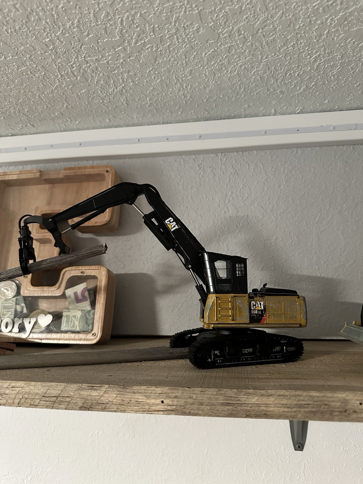 Cat 568 Tracked Excavator Diecast Construction Equipment Model Yellow/Black