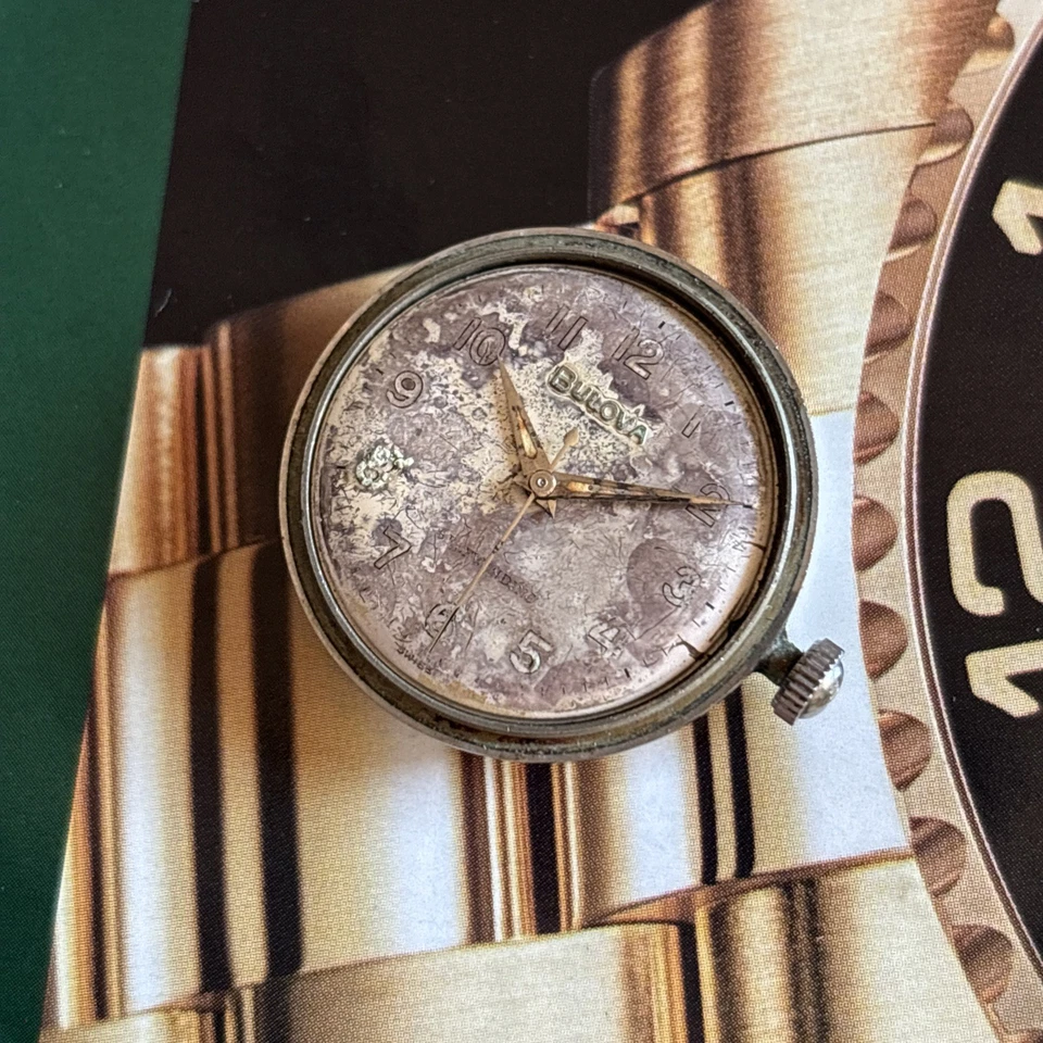 PATINA Vintage 1960’s Hombre’s BULOVA M2, Movimiento de Correr Cuerda Automática y Estuche Foto 2 de 4