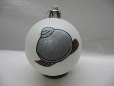 NEW HANDPAINTED CLAM UNBREAKABLE WHITE CHRISTMAS ORNAMENT 2 1/2"